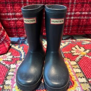 Hunter kids navy rain boots 9k